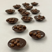 Load image into Gallery viewer, salted caramel crisp on french dark couverture chocolate