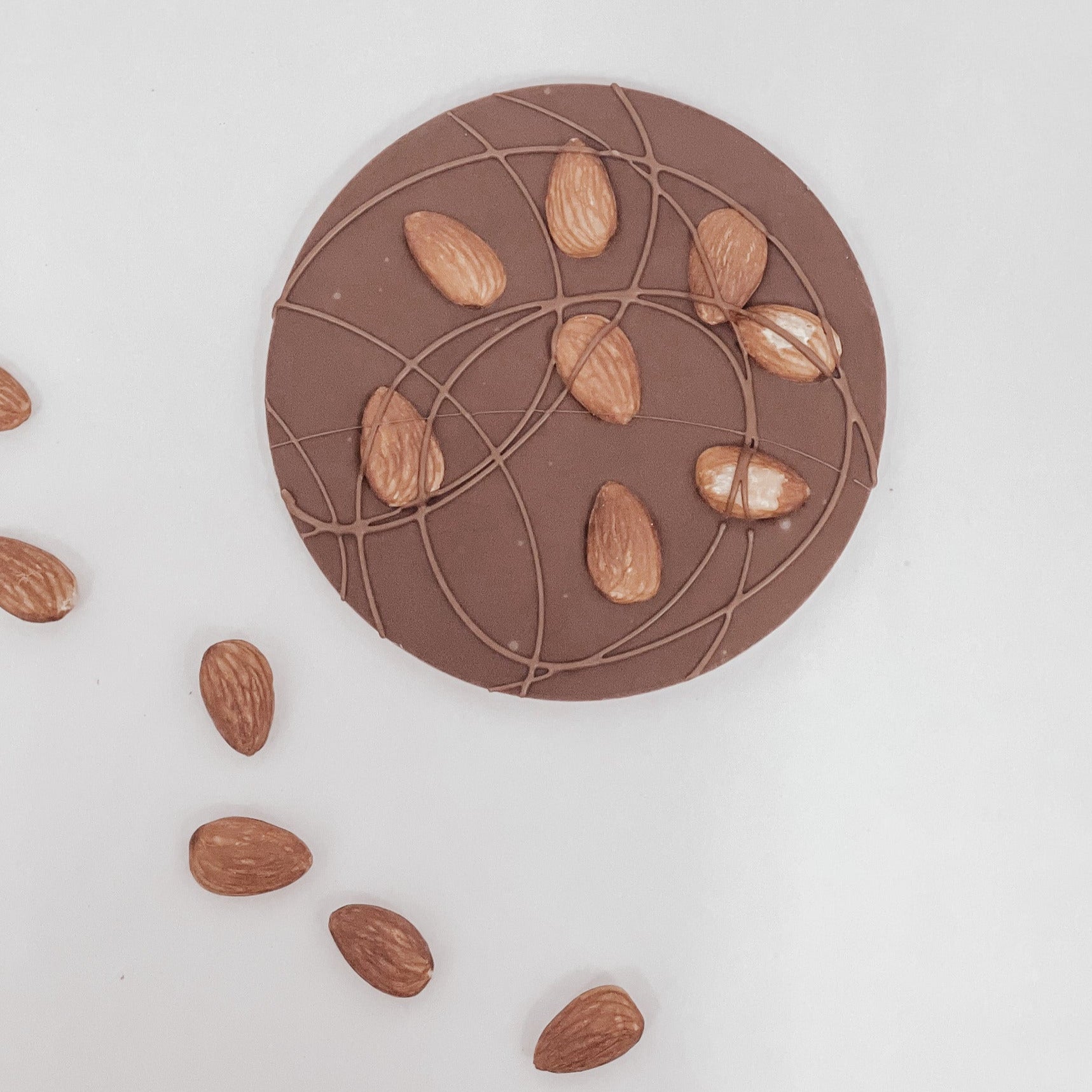 Disk | Almond & Gin Salt | French Milk Chocolate | 42% Cacao | 80g