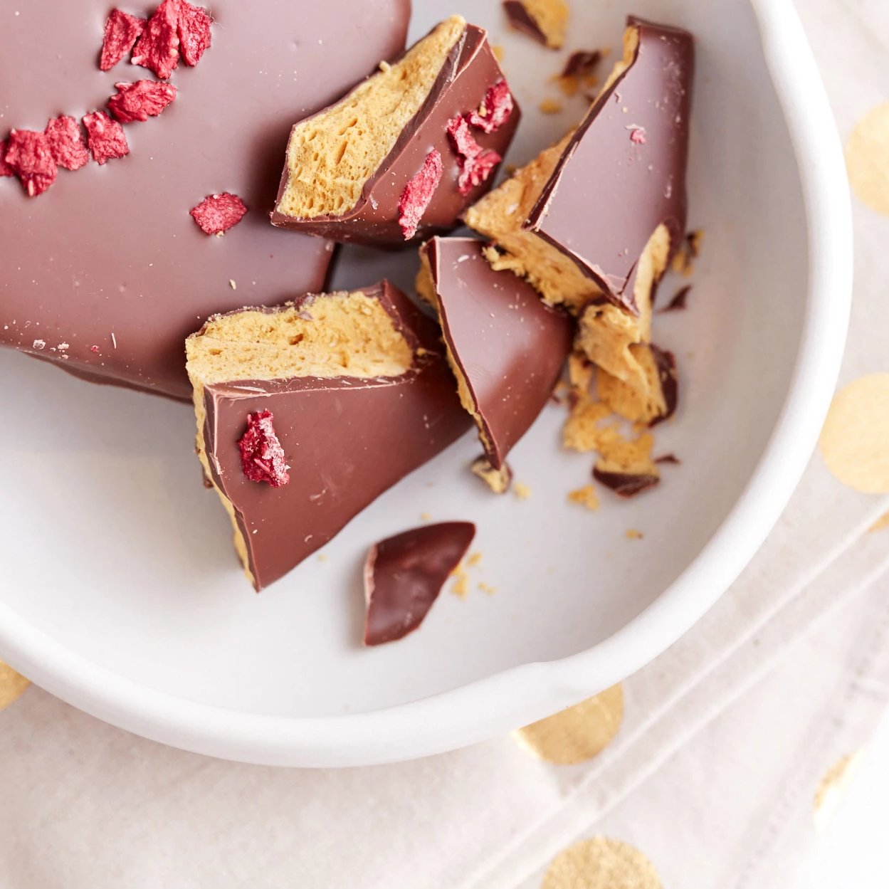 Honeycomb | Raspberry | Milk Chocolate | 42% cacao | 100g